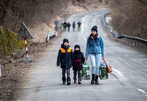 EU debates granting temporary protection to refugees from Ukraine ...