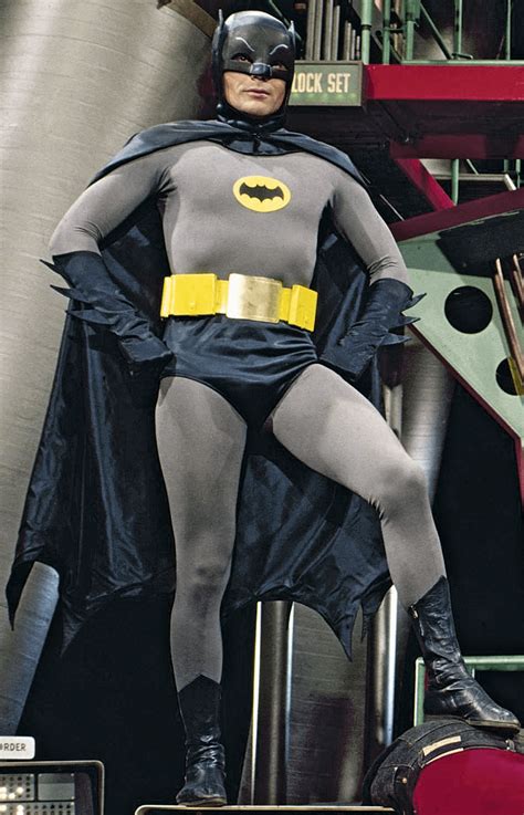 Arriba 32+ imagen adam west batman costume - Abzlocal.mx