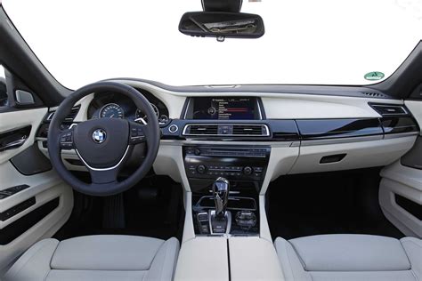 25 years of BMW 12-cylinder engines - BMW 760Li. (10/2012)