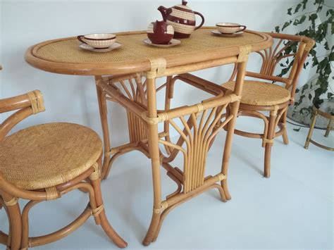 Set of 2 vintage chairs and table in rattan - Design Market