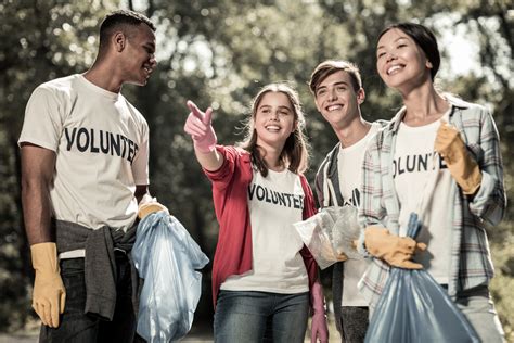 Why You Need to Encourage Your Students to Volunteer - QS