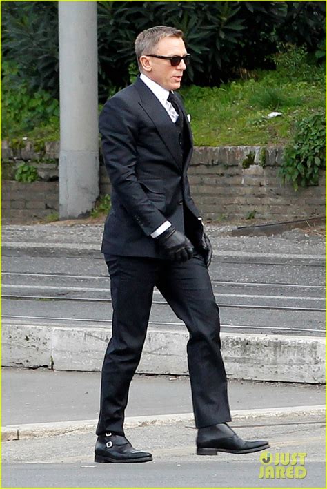 Daniel Craig Looks Suave as James Bond on 'Spectre' Set: Photo 3309973 ...