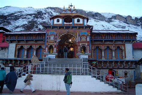 Snowfall in Badrinath and Kedarnath Dham