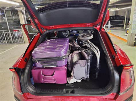 Kia EV6 vs Tesla model 3: how many suitcases fit in the boot (trunk ...