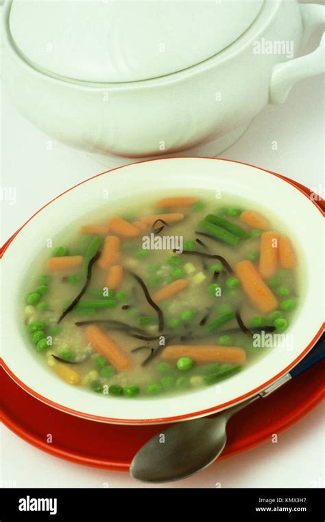 Seaweed soup Hijiki Stock Photo - Alamy