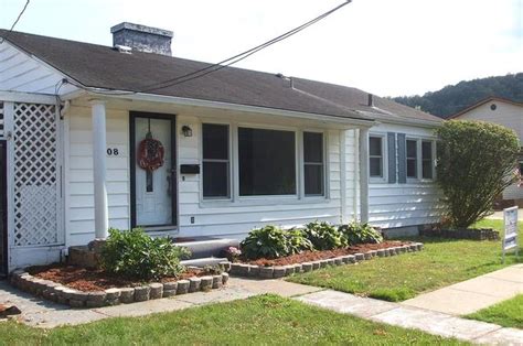 508 Walnut Ave, Paintsville, KY 41240 | MLS# 117079 | Redfin