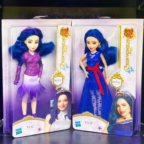 Disney Descendants Royal Wedding doll set with Mal and Ben, Evie and ...