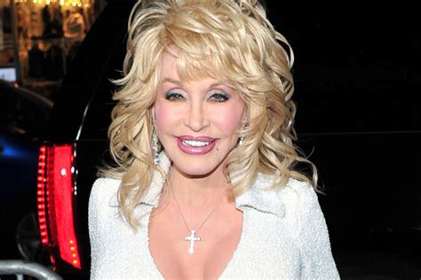 Dolly Parton Book ‘Dream More’ To Be Released in November