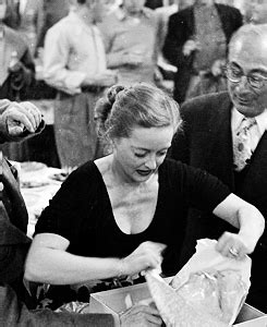 bonaventurer: Bette Davis’ Birthday Party...