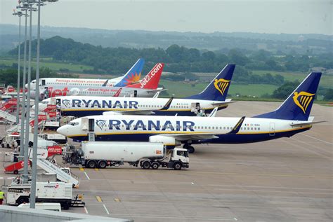 Leeds Bradford Airport: Multiple planes forced to abandon landing ...