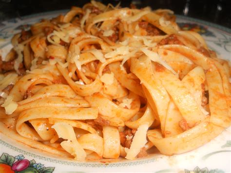 Fettuccine Bolognese – Mink Smith