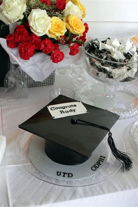 Graduation Cap Cake - CakeCentral.com