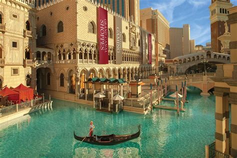 Indoor & Outdoor Gondola Rides | The Venetian® Las Vegas