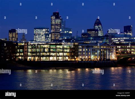 London skyline at night Stock Photo - Alamy