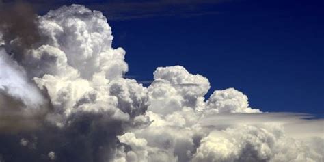 Gambar Penjelasan Awan Cumulonimbus Merdeka Gambar Vertikal di Rebanas - Rebanas