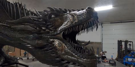 Game of Thrones Fan Creates Incredible Life-Size Drogon Sculpture