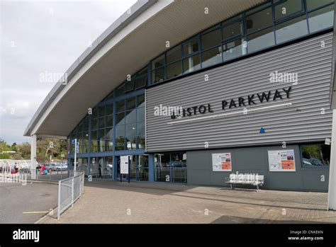 Bristol parkway railway station hi-res stock photography and images - Alamy