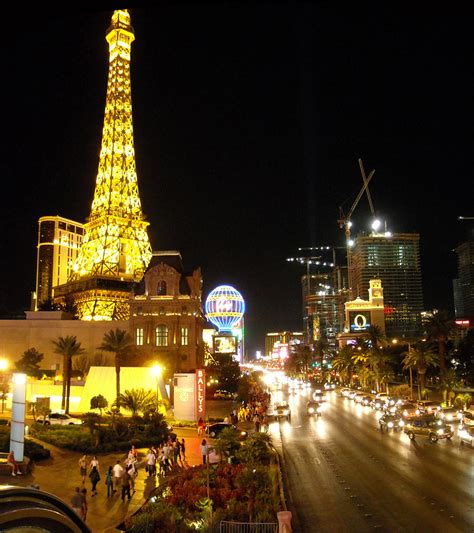 Las Vegas Strip | The Las Vegas Strip near the Paris | Daniel Ramirez | Flickr
