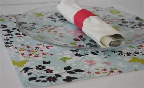The Frugal Townie: Frugal Thanksgiving table- DIY placemats.