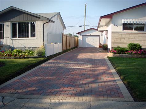 Holland paving stone driveway in Rustic Red with Desert Buff accents | The Lawn Salon