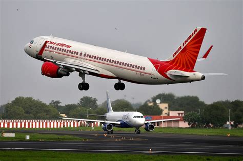 Record plane orders raise the stakes in India's aviation boom | Reuters