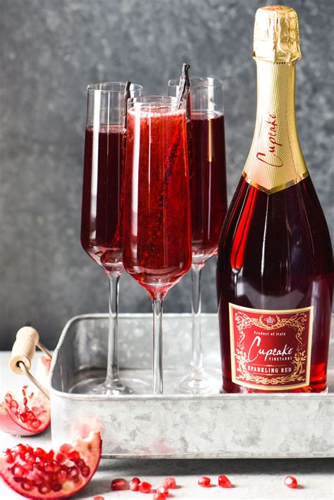 Pomegranate Vanilla Sparking Wine Cocktails - 3 ingredients + 5 minutes ...