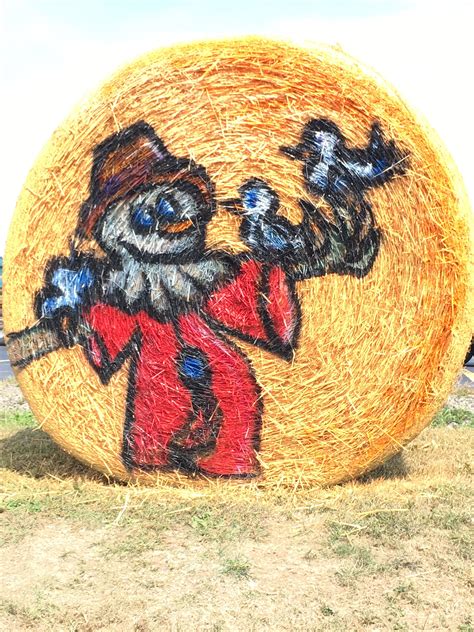 Scarecrow painted hay bale | Scarecrow painting, Painted hay bales, Hay bale painting