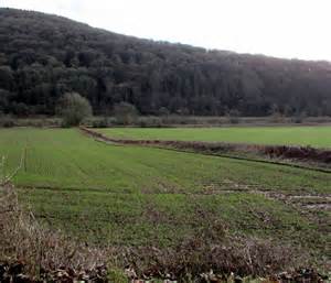 Sloping field on the west bank of the... © Jaggery cc-by-sa/2.0 :: Geograph Britain and Ireland