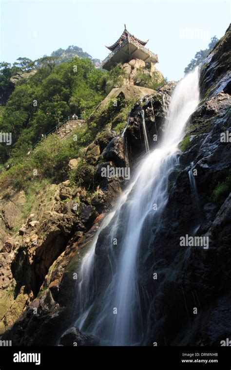 lushan waterfall Stock Photo: 66224183 - Alamy