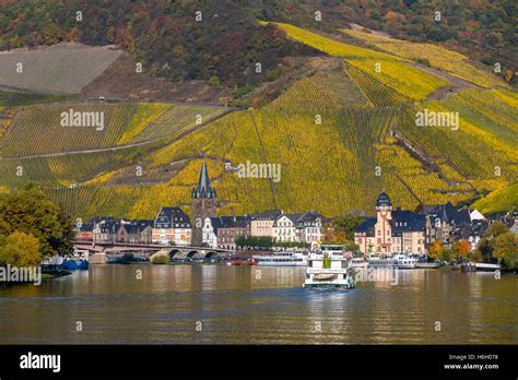 The city of Bernkastel-Kues, in the Moselle valley, river Moselle, old town, vine growing region ...