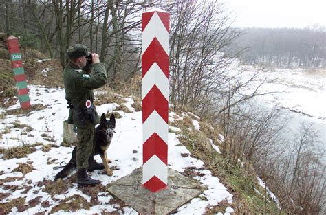 Poland to Build 24-Hour Surveillance Watchtowers on Russian Border ...