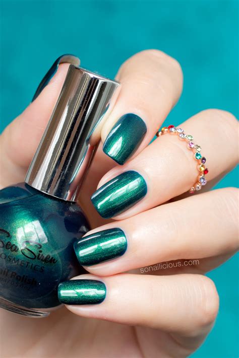 7 Stunning Emerald Green Polishes That Are Christmas in a Bottle ...