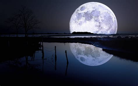 Beautiful Moon Reflection at Night