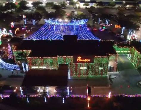 Check out this Chick-fil-A that went all out for Christmas - Houston Chronicle