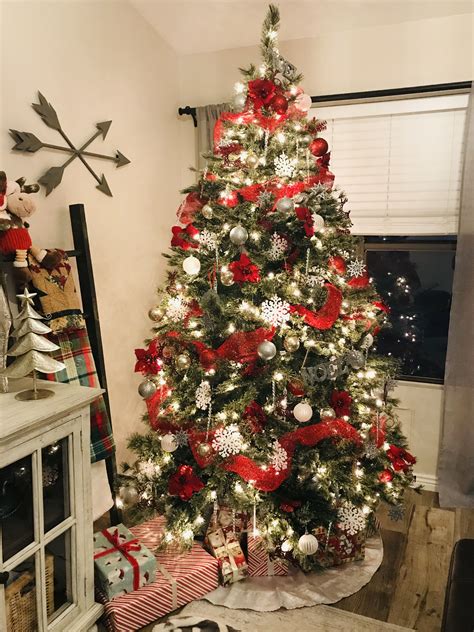 20+ Silver And Red Christmas Tree – HomeDecorish