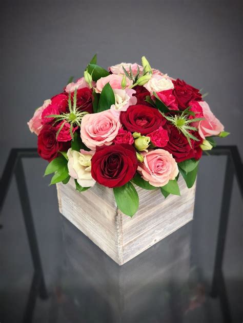 50 Lovely Rose Arrangement Ideas For Valentines Day - PIMPHOMEE