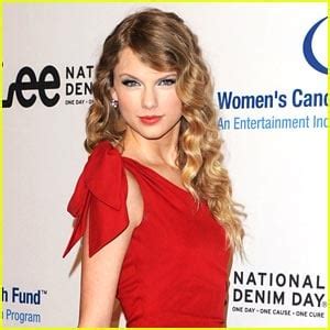 Taylor Swift Live Chat TODAY! | Taylor Swift | Just Jared Jr.