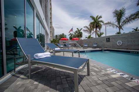 Hilton Garden Inn West Palm Beach I95 Outlets Pool: Pictures & Reviews - Tripadvisor