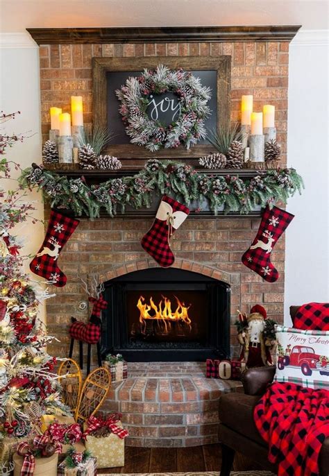 33 Popular Christmas Fireplace Mantel Decorations That You Like - MAGZHOUSE