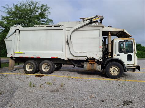 Lot 3- 2006 Mack MR688 Garbage Truck - UA Fleet Auction