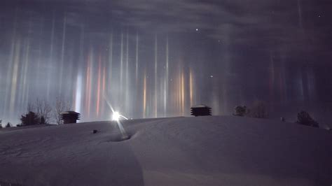 Light Pillars In Canada Reveal The Stunning Beauty Of Nature [Watch ...