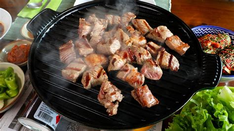 Korean-style grilled beef BBQ (Soegogi-gui) recipe - Maangchi.com Pot ...