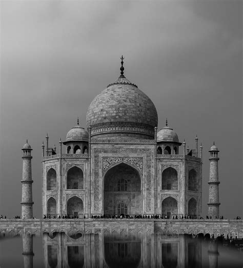 Taj Mahal in Grayscale Photography · Free Stock Photo