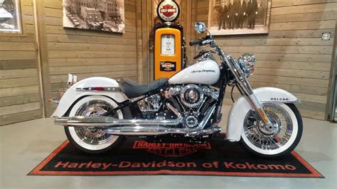 2020 Harley-Davidson Softail Deluxe FLDE -Stone Washed White Pearl. - YouTube