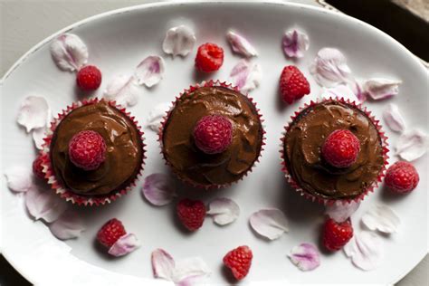 Healthy Chocolate Cupcakes! - Hip & Healthy