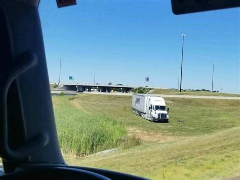 16 Swift Trucking Fails From People Having Substantially Worse Days Than You | Bad drivers ...