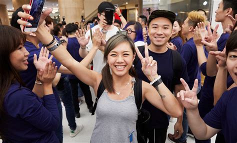 Apple Taipei 101 opens in Taiwan - Apple