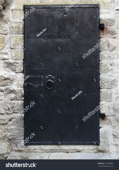 Стоковая фотография «Black Old Metal Door Texture Iron» (изменить ...