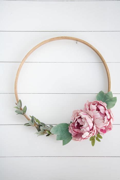 DIY Embroidery Hoop Wreath - Seeking Lavendar Lane