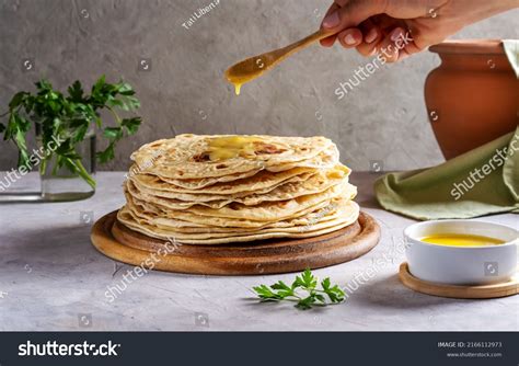 2.098 imagens de Ghee on paratha Imagens, fotos stock e vetores | Shutterstock